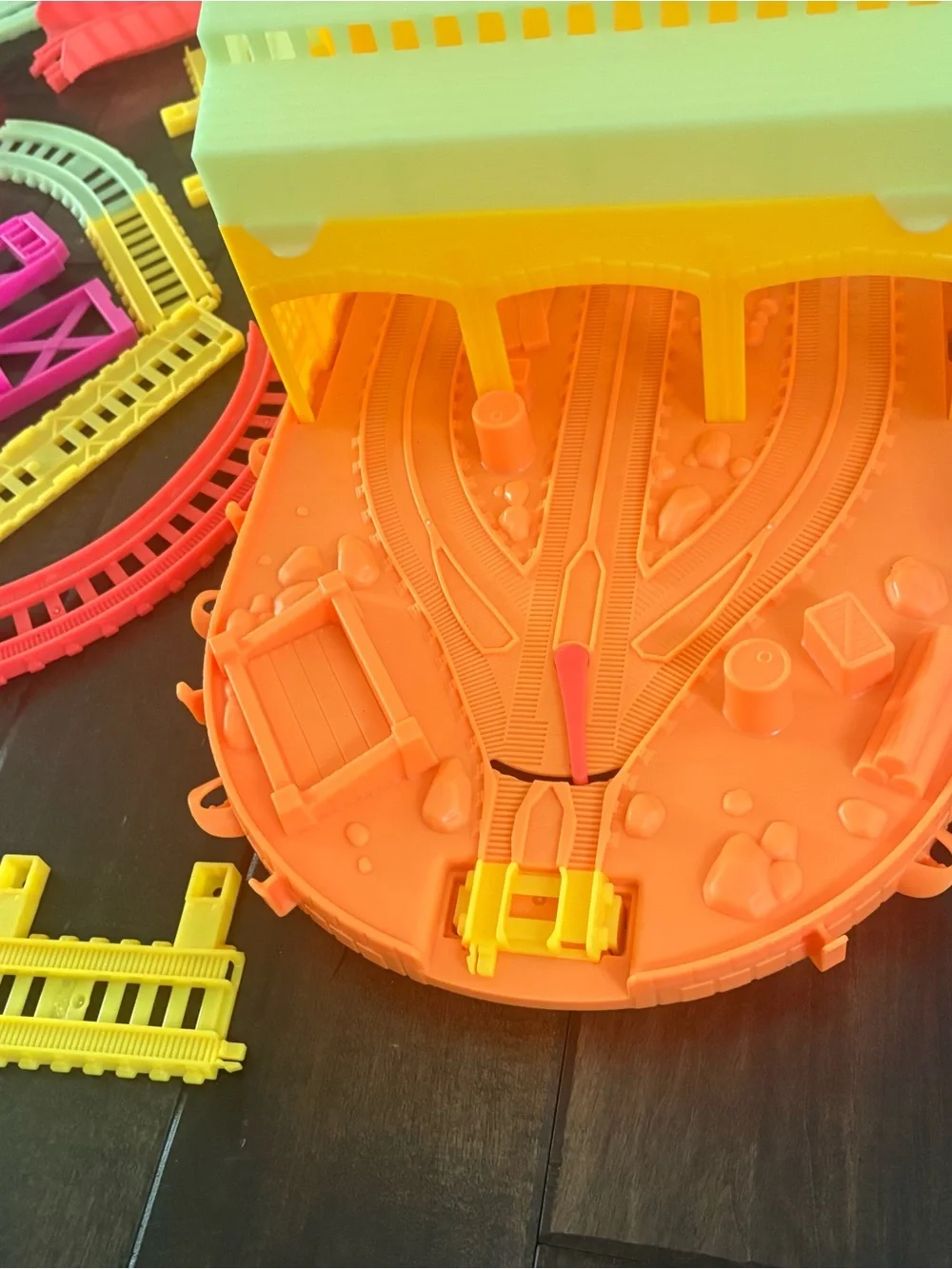 Thomas The Train Track Playset - Bright Multicolor GLOW